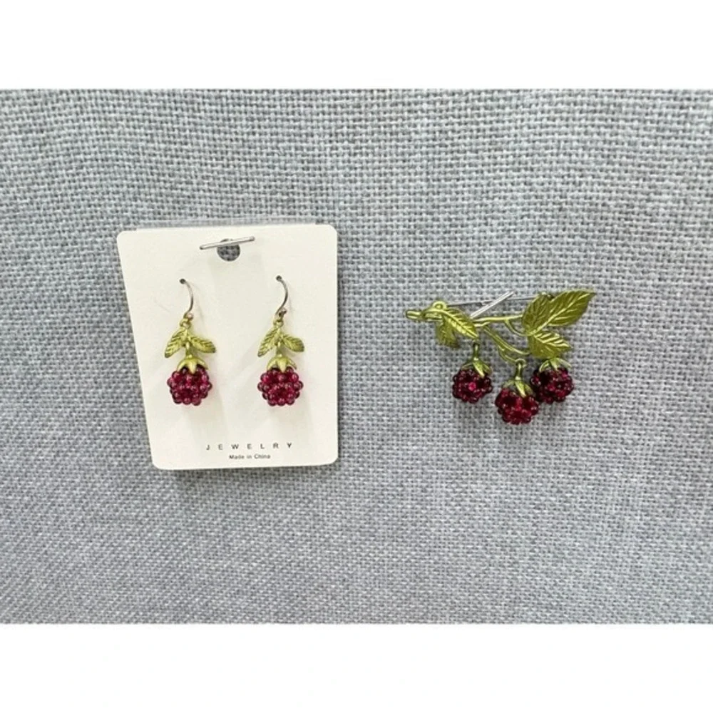 Vintage Style Nature-Inspired‎ purple Berry Jewelry Set – Earrings & Brooch new
